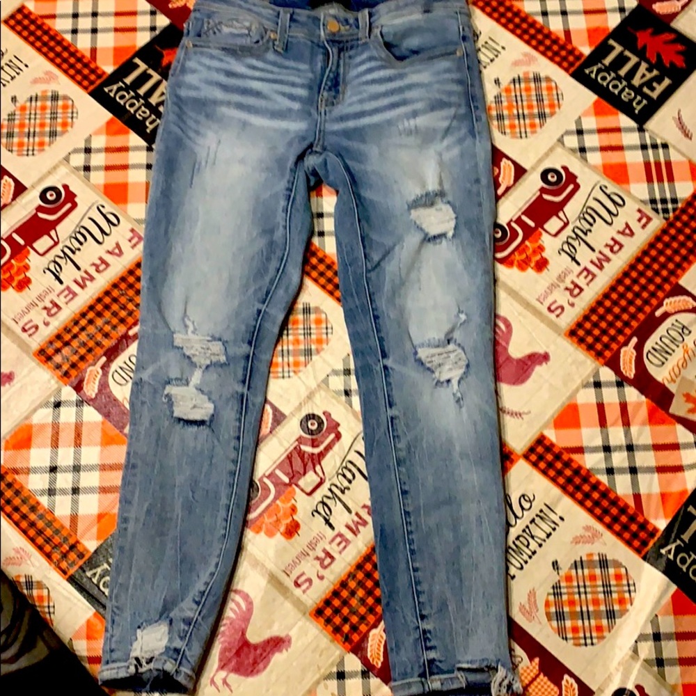 Buckle “Black” jeans sz 26 ankle skinny jeans.